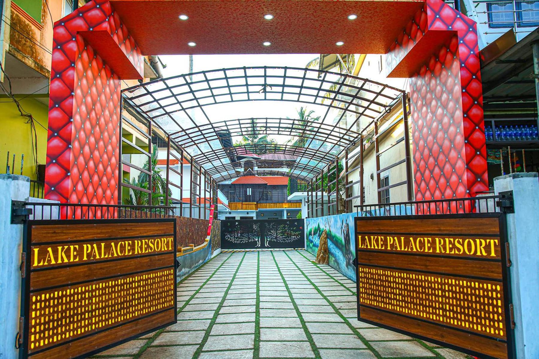 Lake Palace Family Resort Kumarakom Exteriör bild