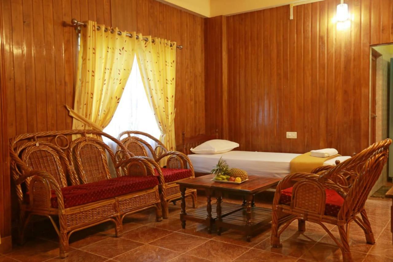 Lake Palace Family Resort Kumarakom Exteriör bild